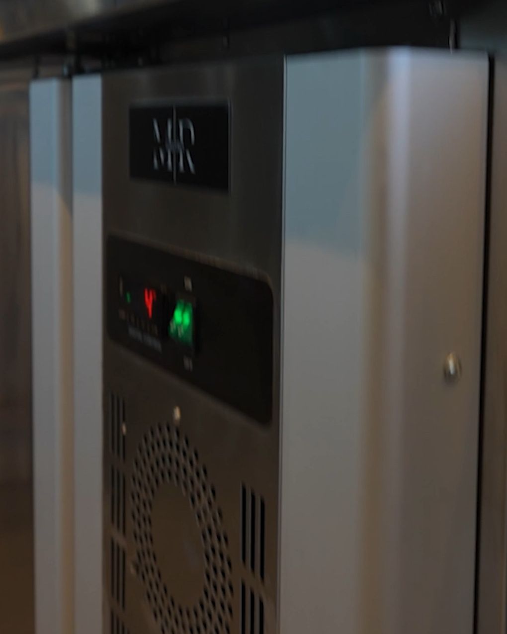 Restaurant with glazed terrace, Lausen BL — Refrigerated base with M&R badge (Still from video)