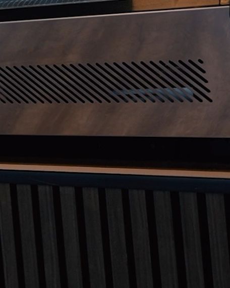 Pizza and burger restaurant, Olten SO — Counter: slatted cladding and display base (Still from video)