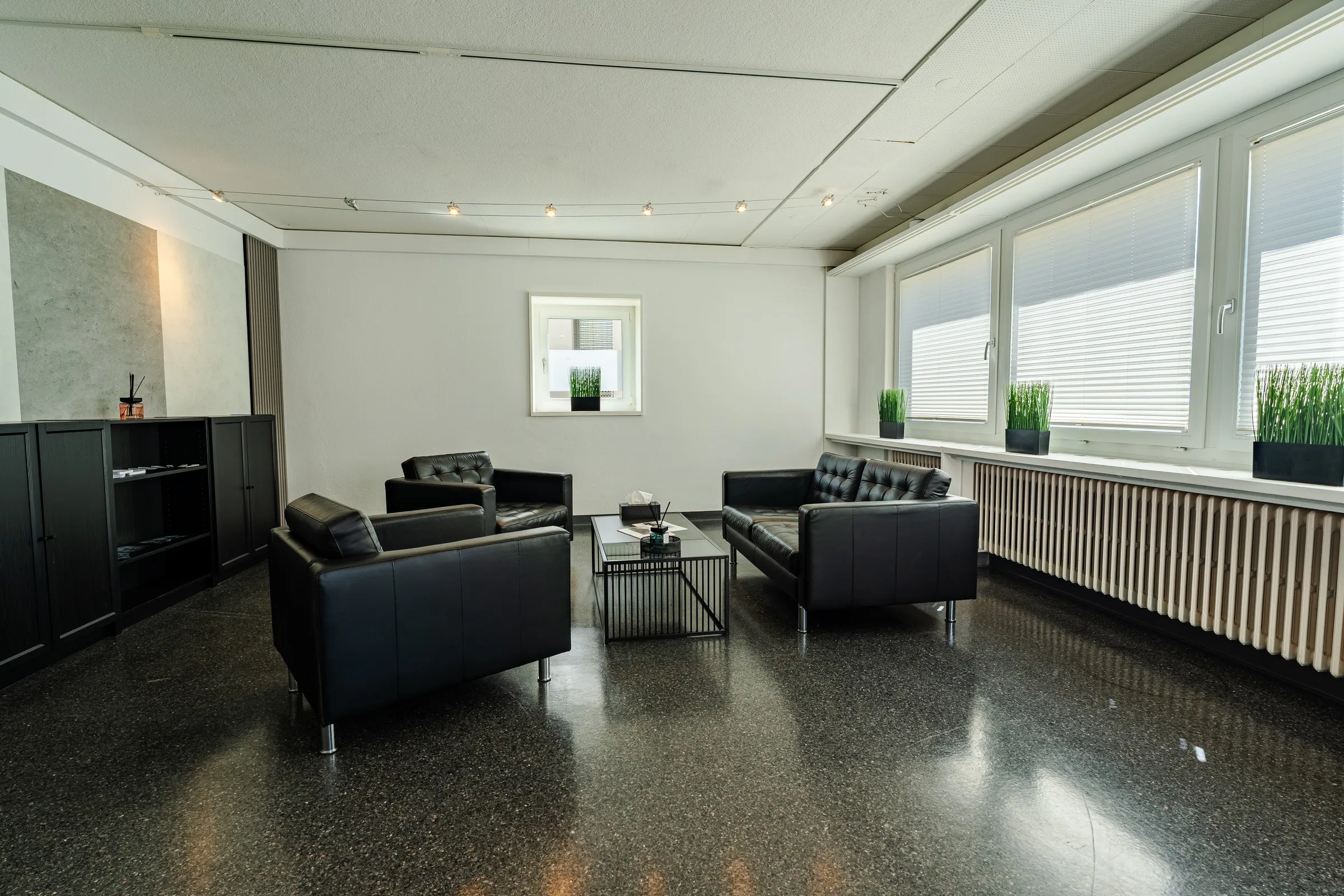 Büro und Empfang — Lounge am Fensterband
