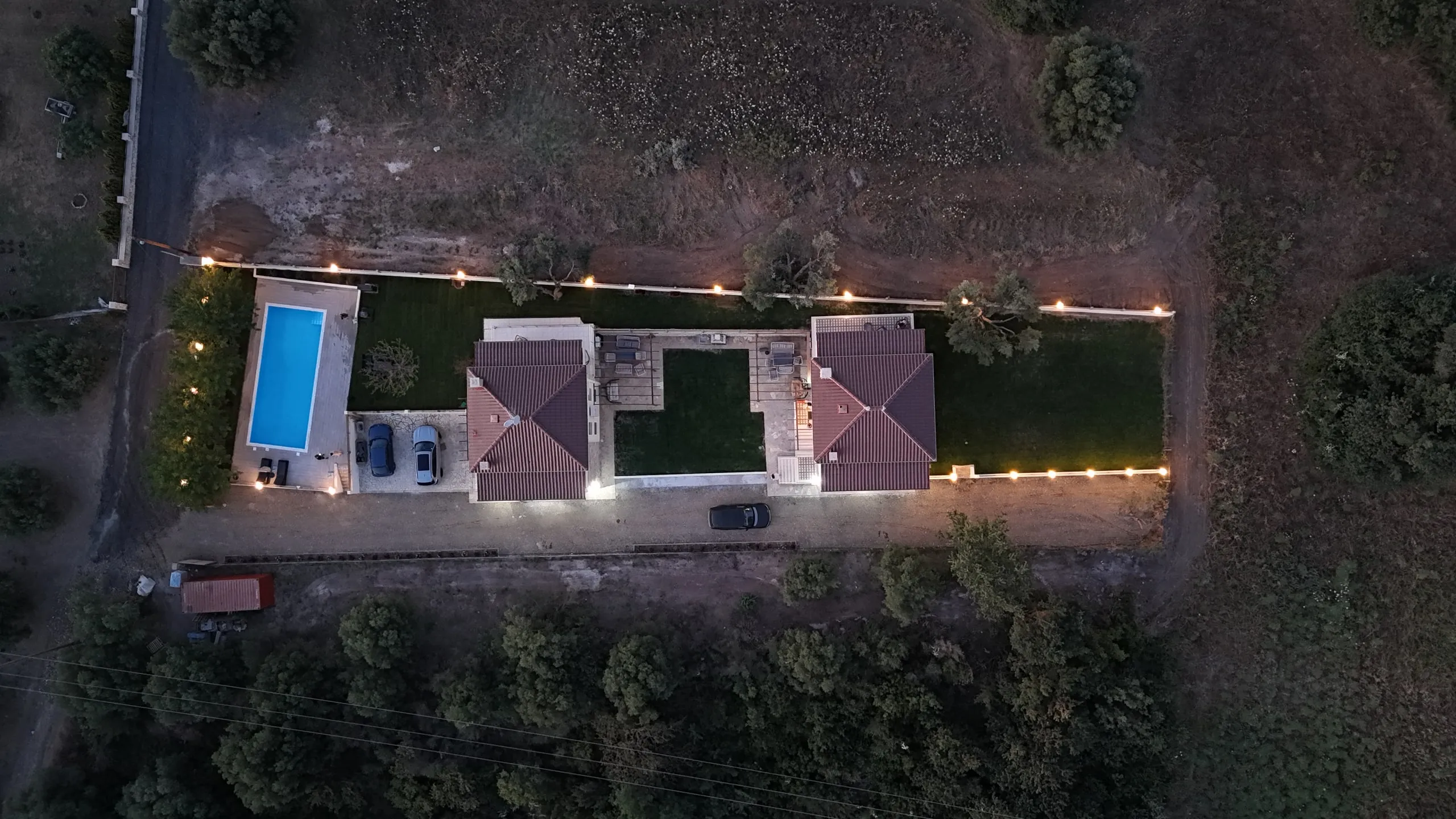 Villen mit Pool, Kryopigi, Chalkidiki, Griechenland — Villen und Pool, Luftaufnahme senkrecht (Aufnahme 6 von 6)