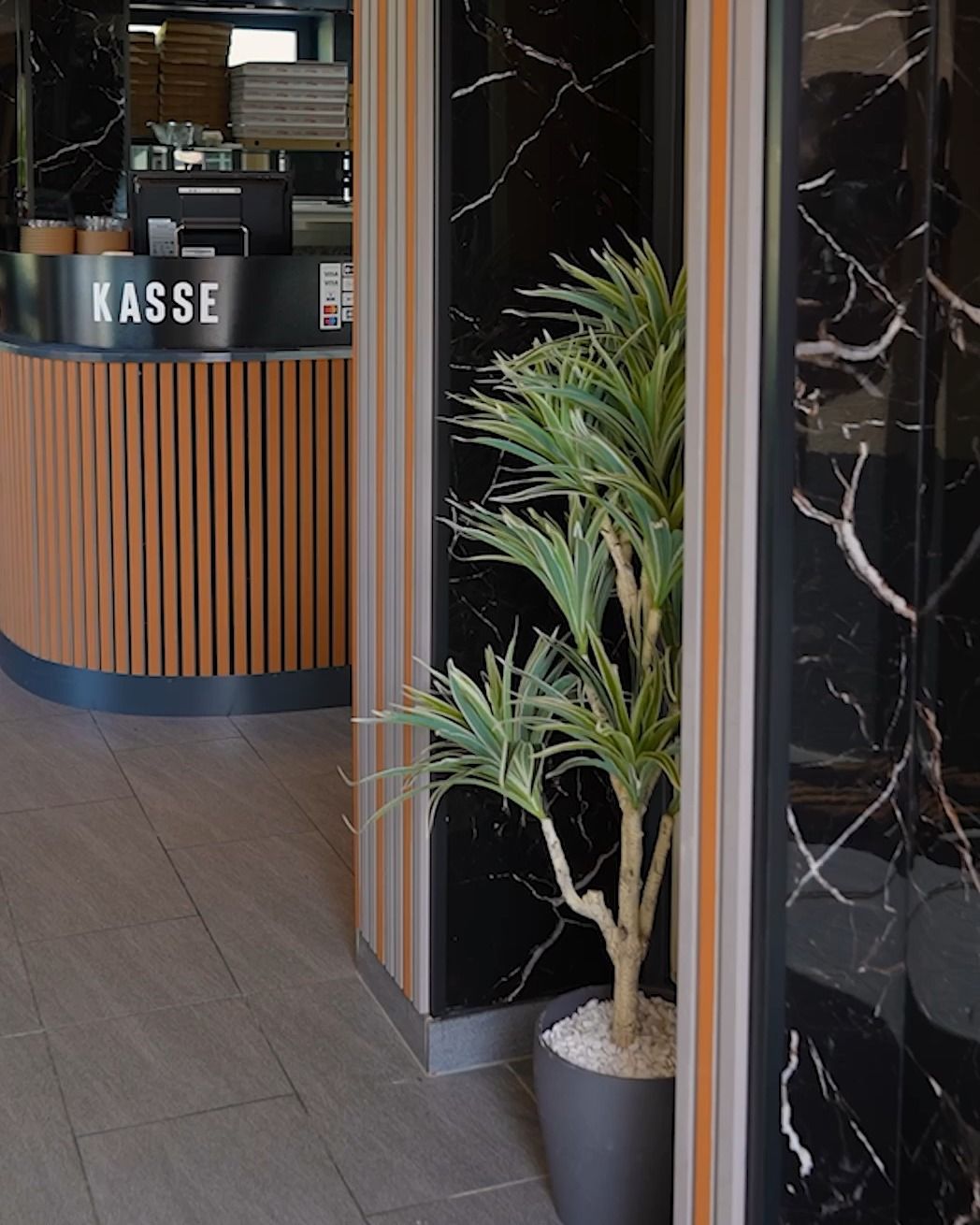 Restaurant with glazed terrace, Lausen BL — Counter with slatted front and rounded till end (Still from video)
